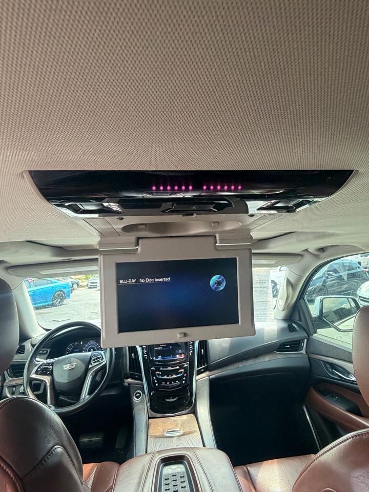 2016 Cadillac Escalade — photo 21
