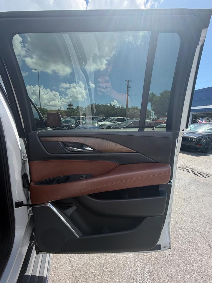 2016 Cadillac Escalade — photo 28