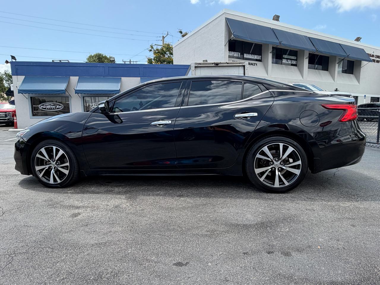 2017 Nissan Maxima — photo 8