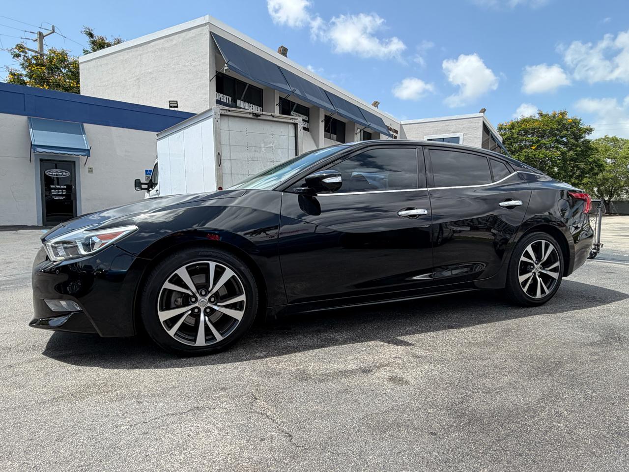 2017 Nissan Maxima — photo 9