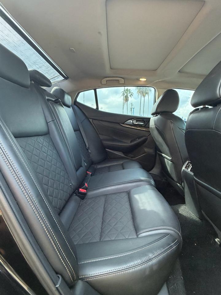 2017 Nissan Maxima — photo 20