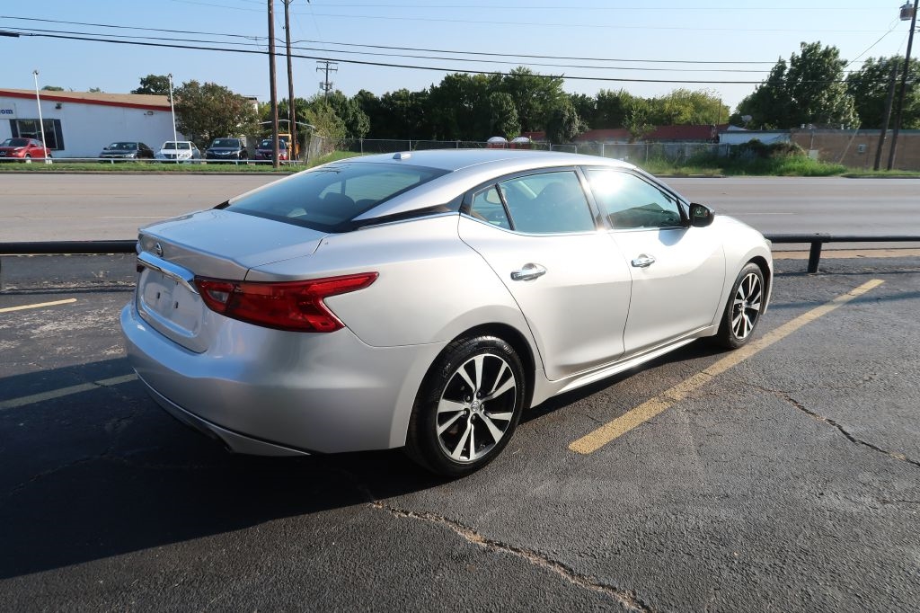 2016 Nissan Maxima S photo 3