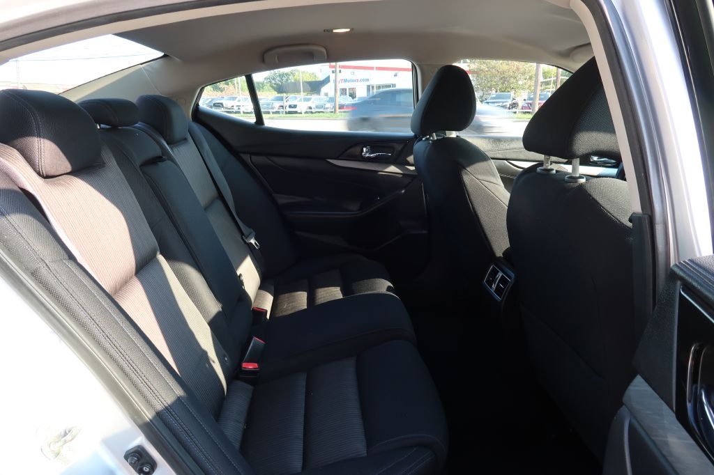 2016 Nissan Maxima S photo 8