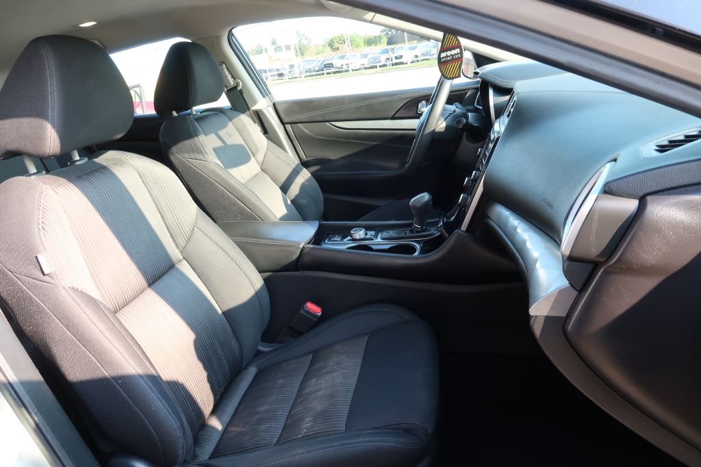 2016 Nissan Maxima S photo 9