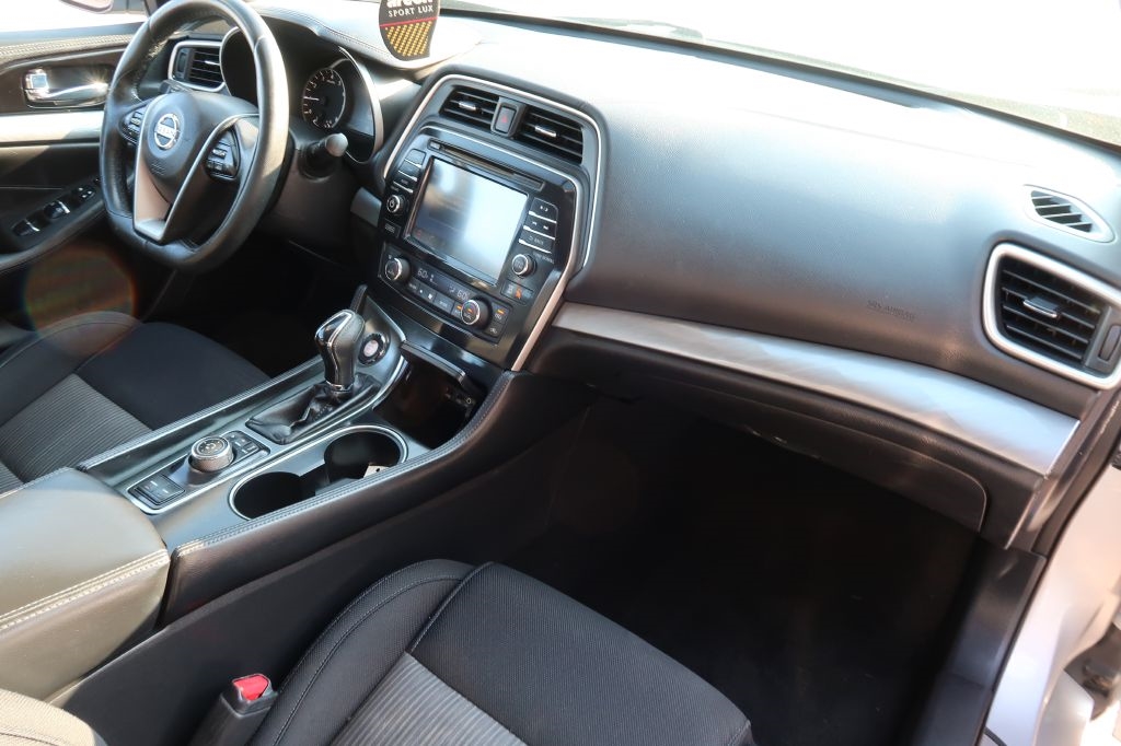 2016 Nissan Maxima S photo 10