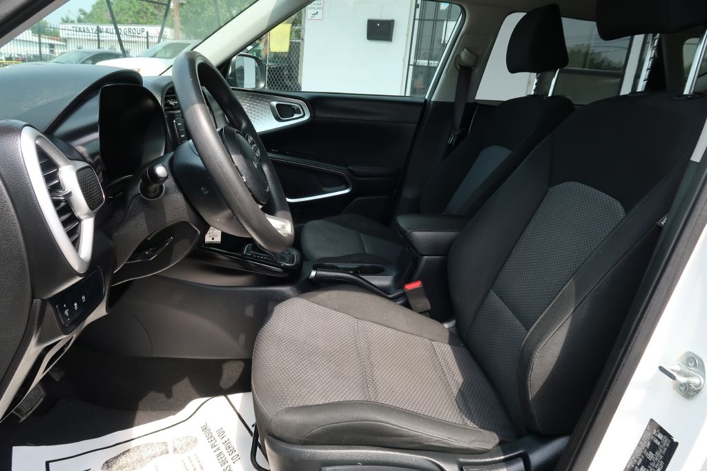 2023 Kia Soul LX photo 6