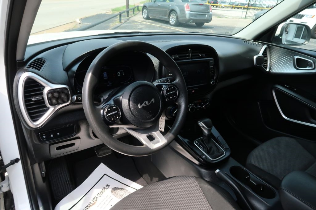 2023 Kia Soul LX photo 7