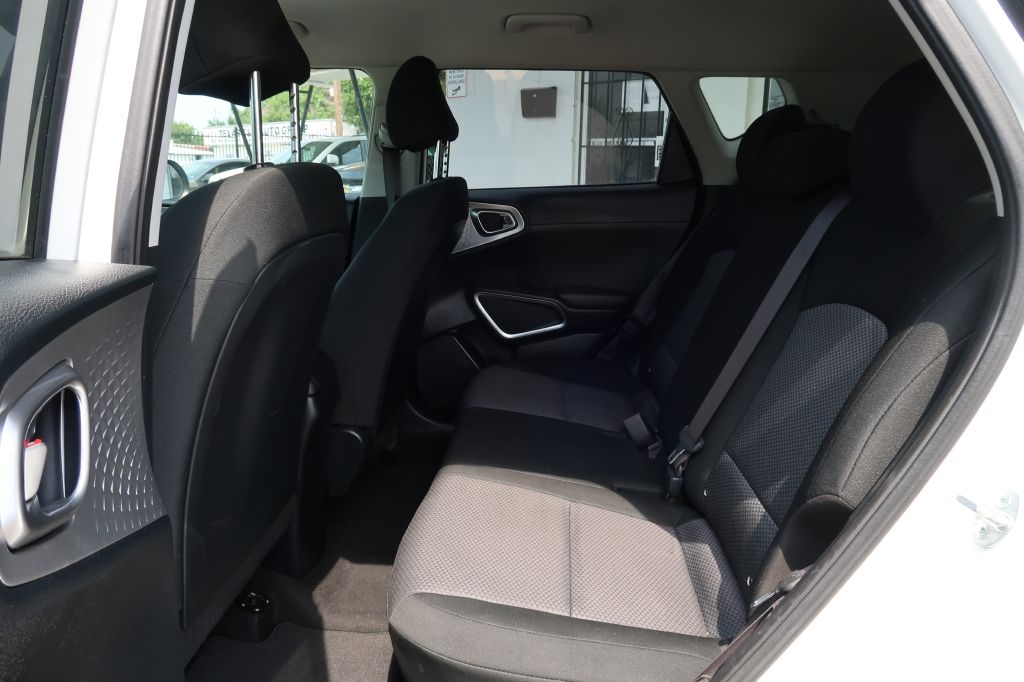 2023 Kia Soul LX photo 8