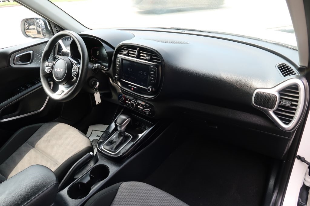 2023 Kia Soul LX photo 11