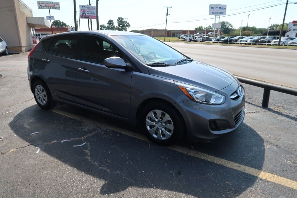 2015 Hyundai Accent GS photo 2