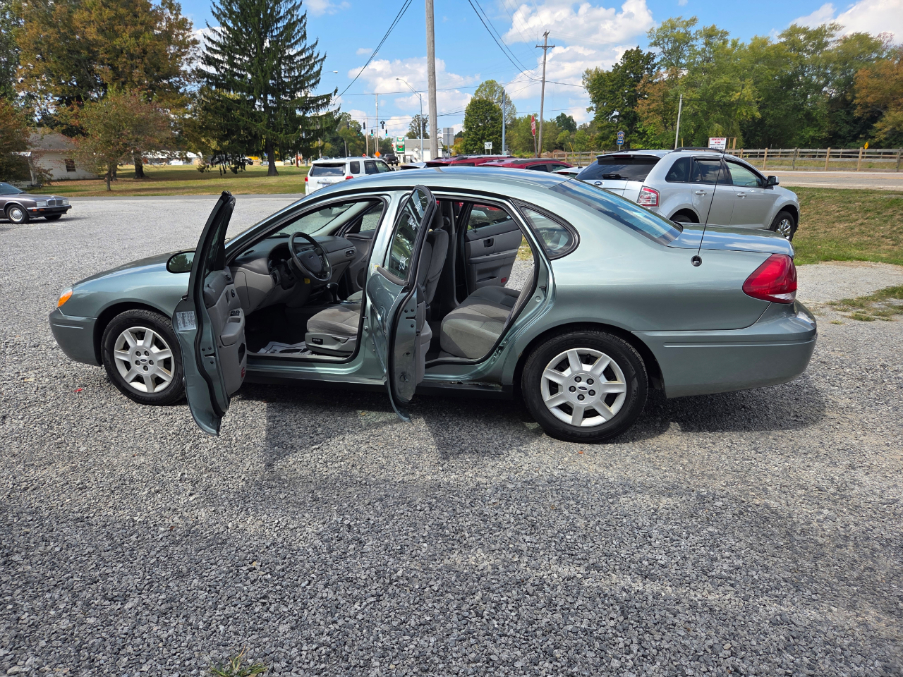 Ford Taurus SE 2006