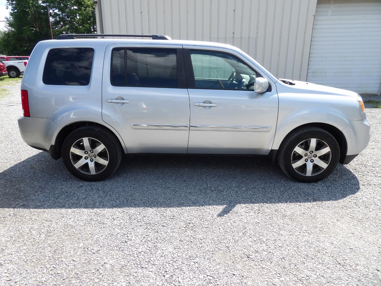 2013 Honda Pilot Touring 4WD 5-Spd AT with DVD