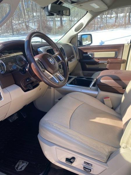 RAM 1500 Laramie Quad Cab 4WD 2015