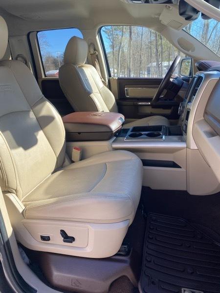 RAM 1500 Laramie Quad Cab 4WD 2015