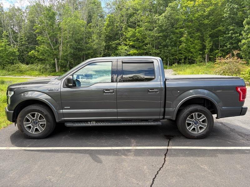 Ford F-150 4WD SuperCrew 145" Lariat 2016