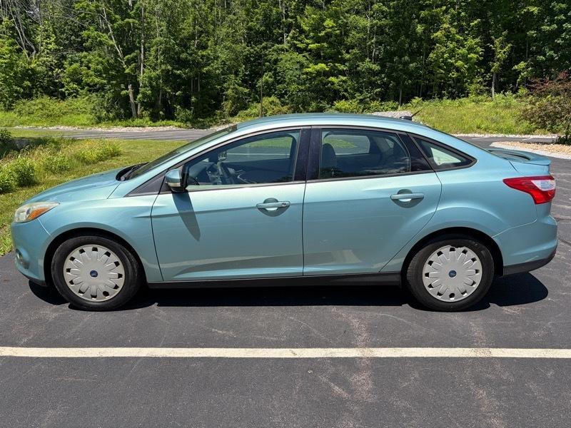 Ford Focus SE Sedan 2012