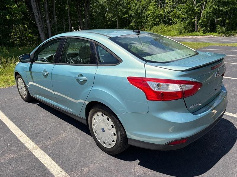 Ford Focus SE Sedan 2012