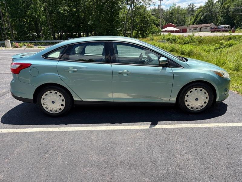 Ford Focus SE Sedan 2012