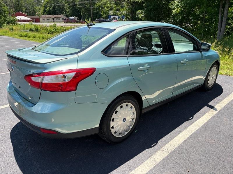 Ford Focus SE Sedan 2012