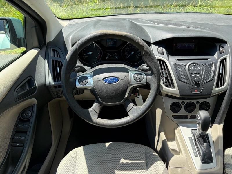 Ford Focus SE Sedan 2012