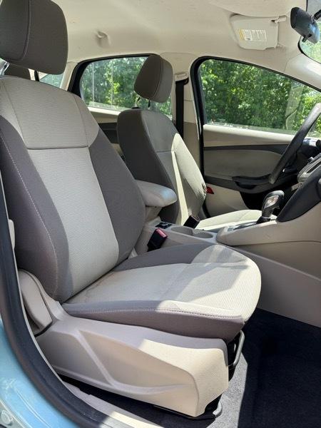 Ford Focus SE Sedan 2012