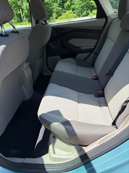 Ford Focus SE Sedan 2012
