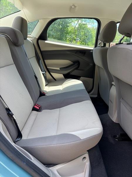 Ford Focus SE Sedan 2012