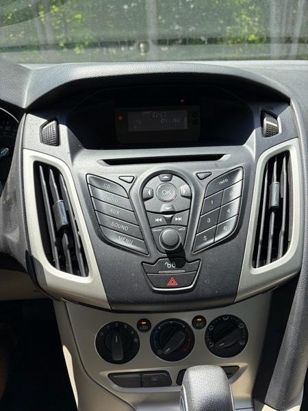 Ford Focus SE Sedan 2012