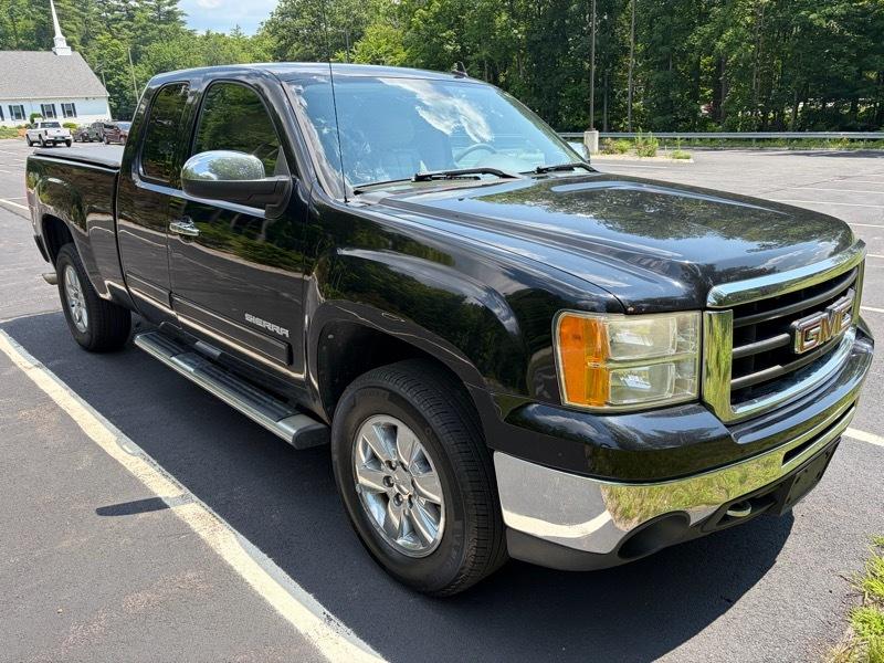 GMC Sierra 1500 Ext Cab 143.5" WB SLT 2011