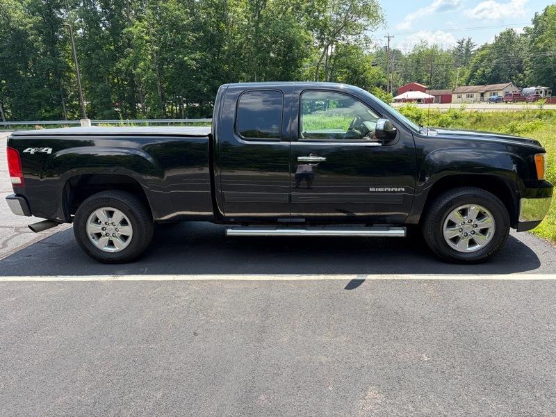 GMC Sierra 1500 Ext Cab 143.5" WB SLT 2011