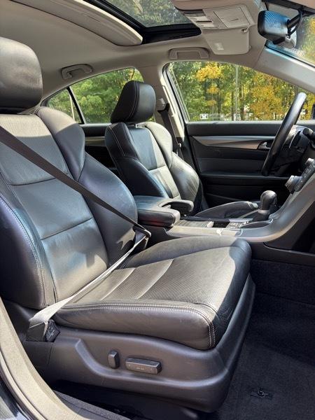 Acura TL 5-Speed AT SH-AWD with Tech Package 2010