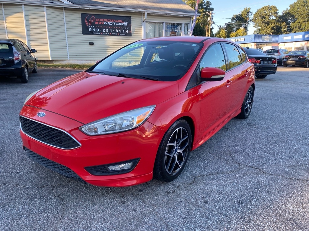 2015 Ford Focus SE's photo
