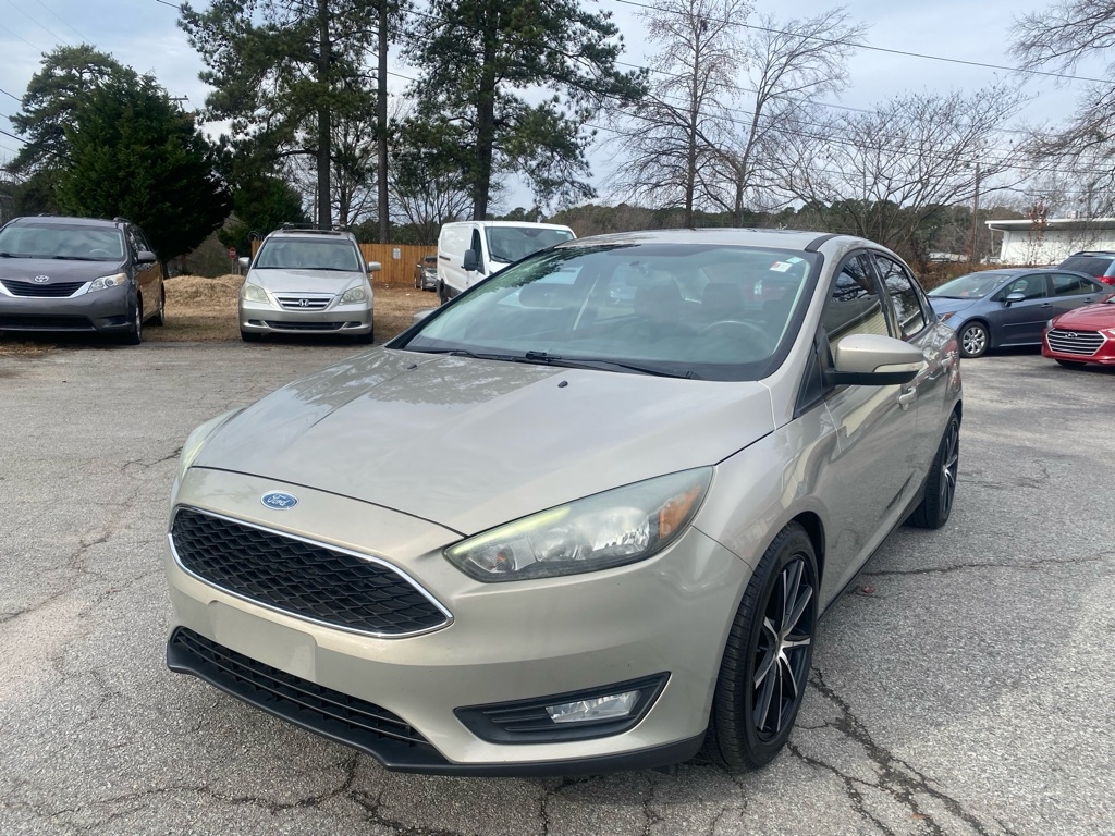 2016 Ford Focus SE's photo
