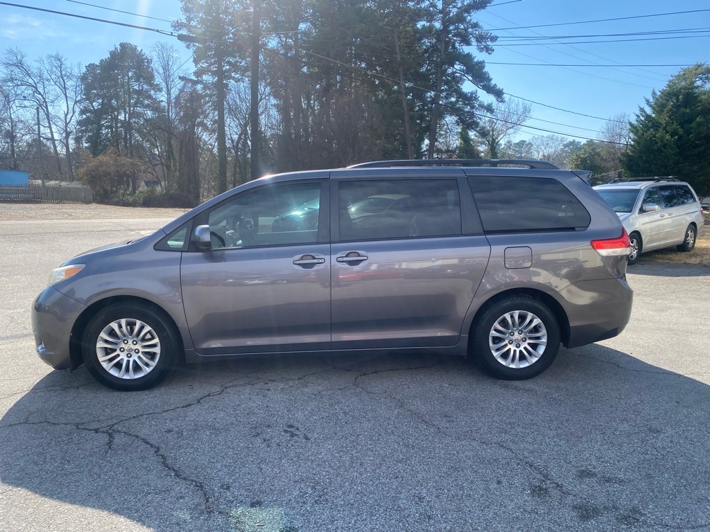 Toyota Sienna  2011