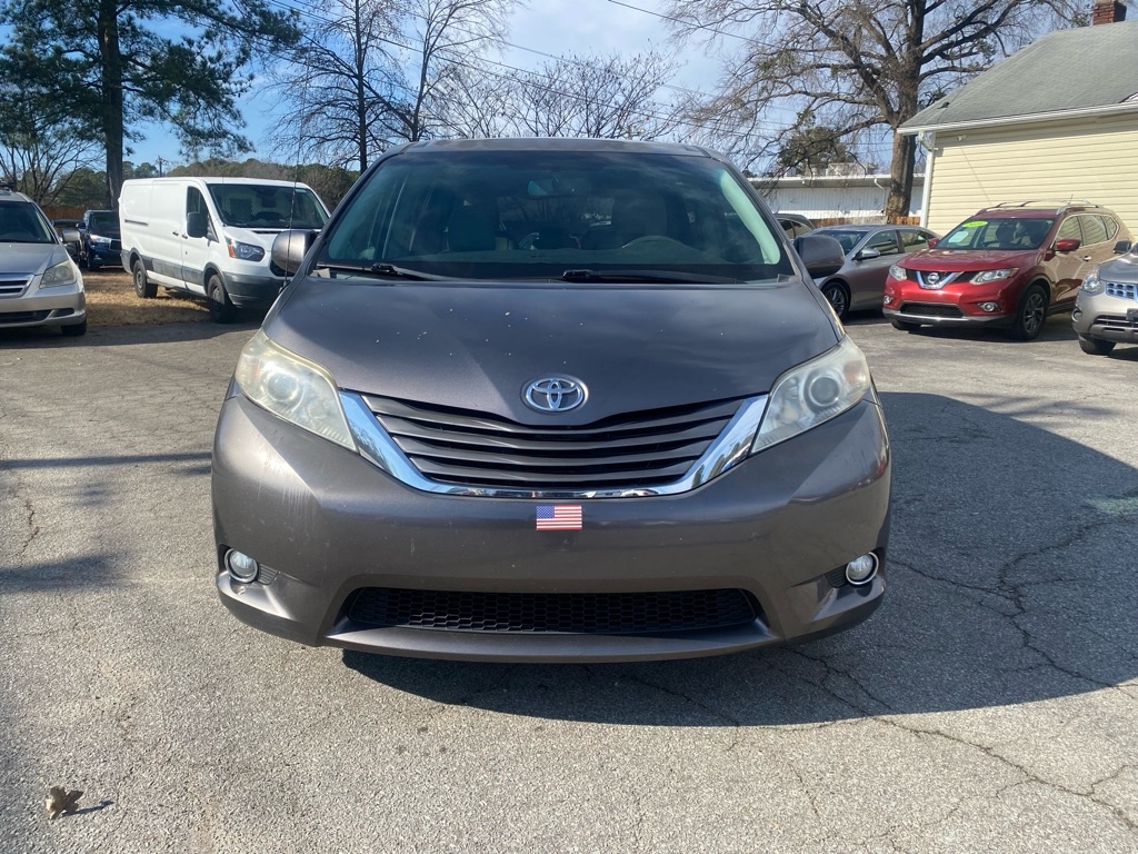 Toyota Sienna  2011