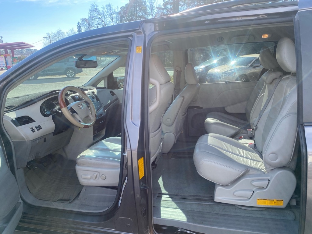 Toyota Sienna  2011