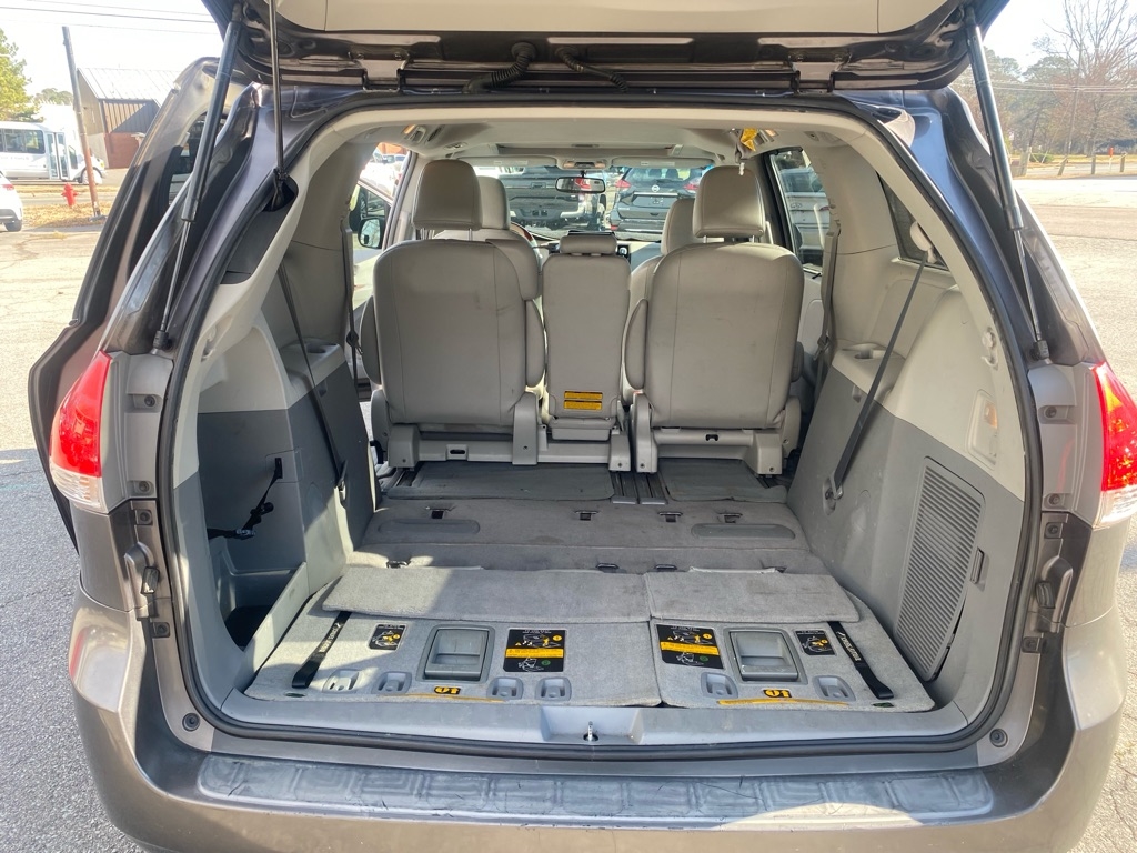 Toyota Sienna  2011