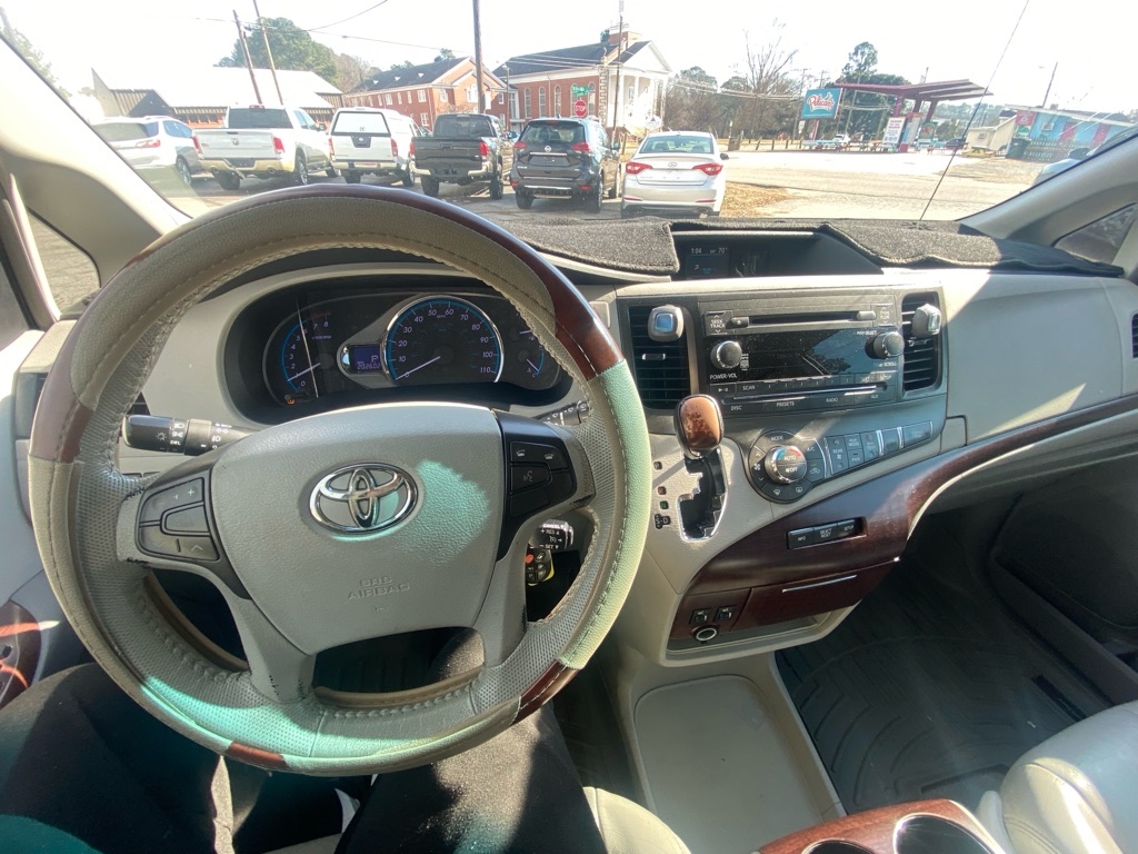 Toyota Sienna  2011