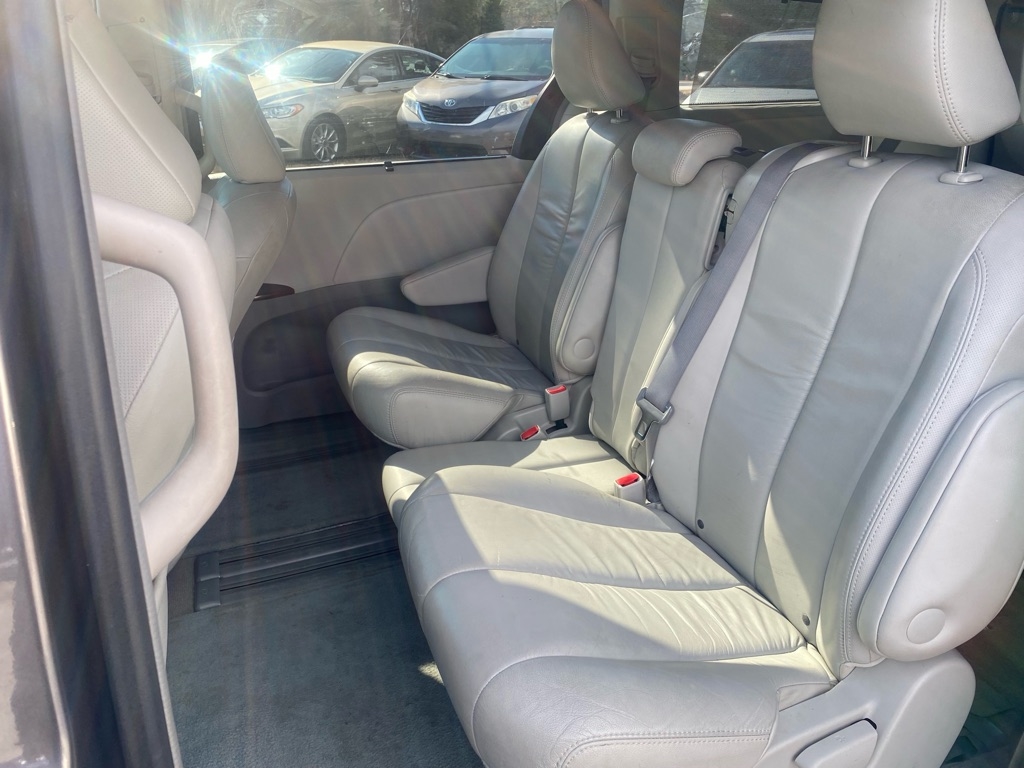 Toyota Sienna  2011