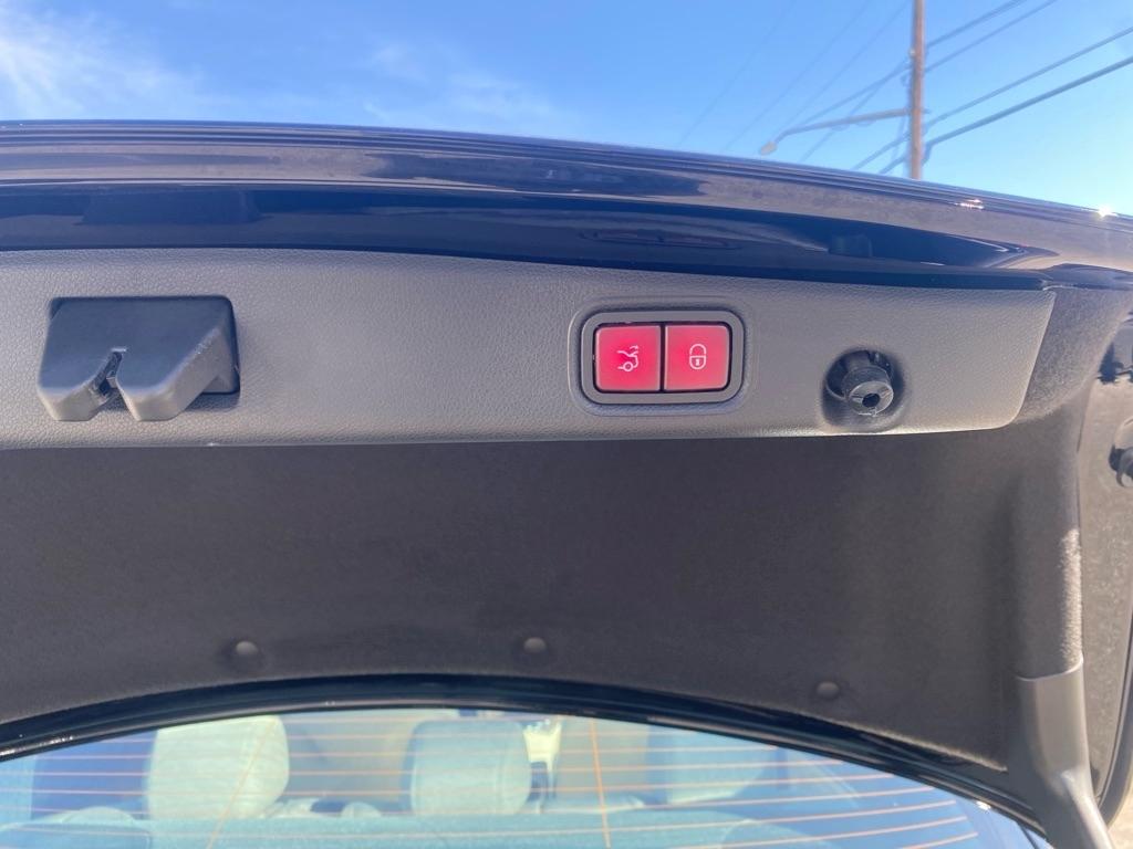 Mercedes-Benz E-Class  2022