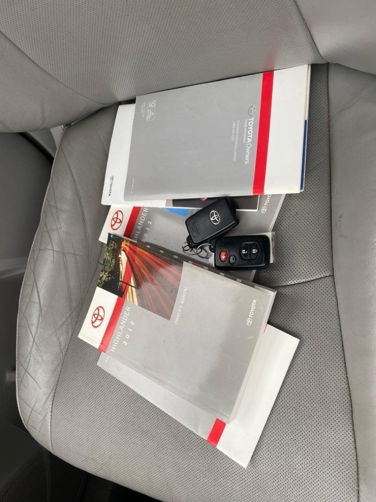 Toyota Highlander  2012