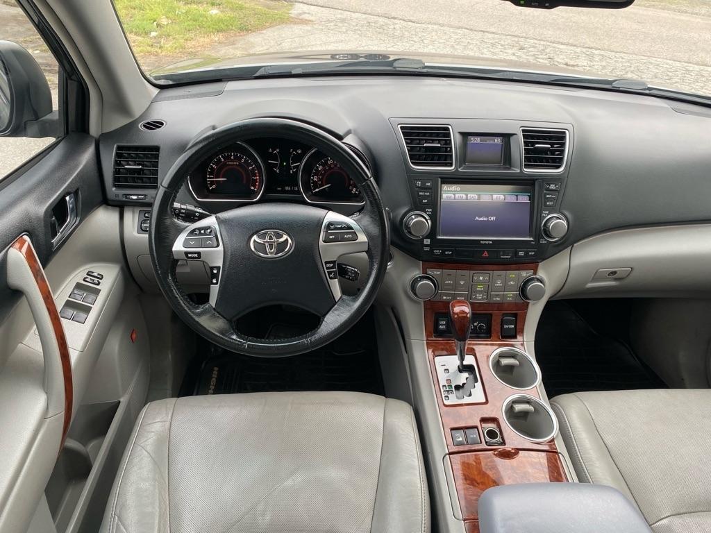 Toyota Highlander  2012