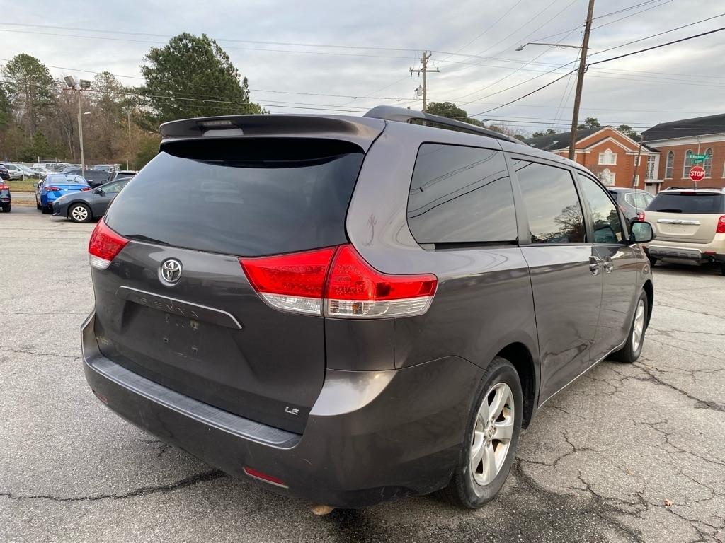 Toyota Sienna  2013