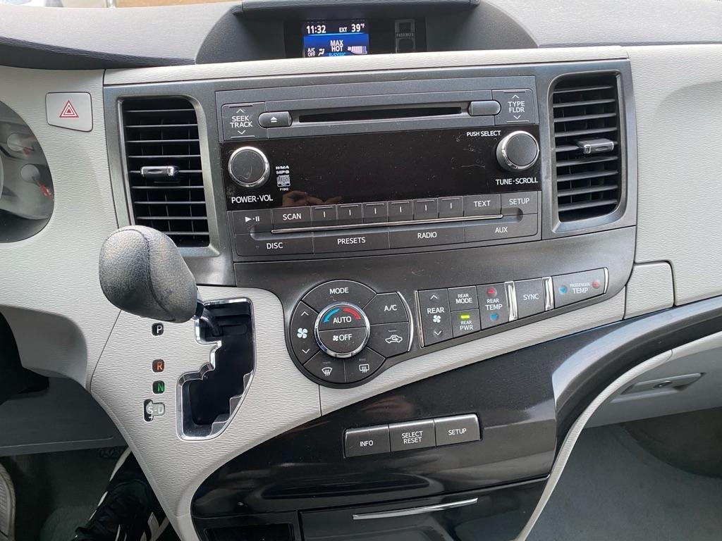 Toyota Sienna  2013