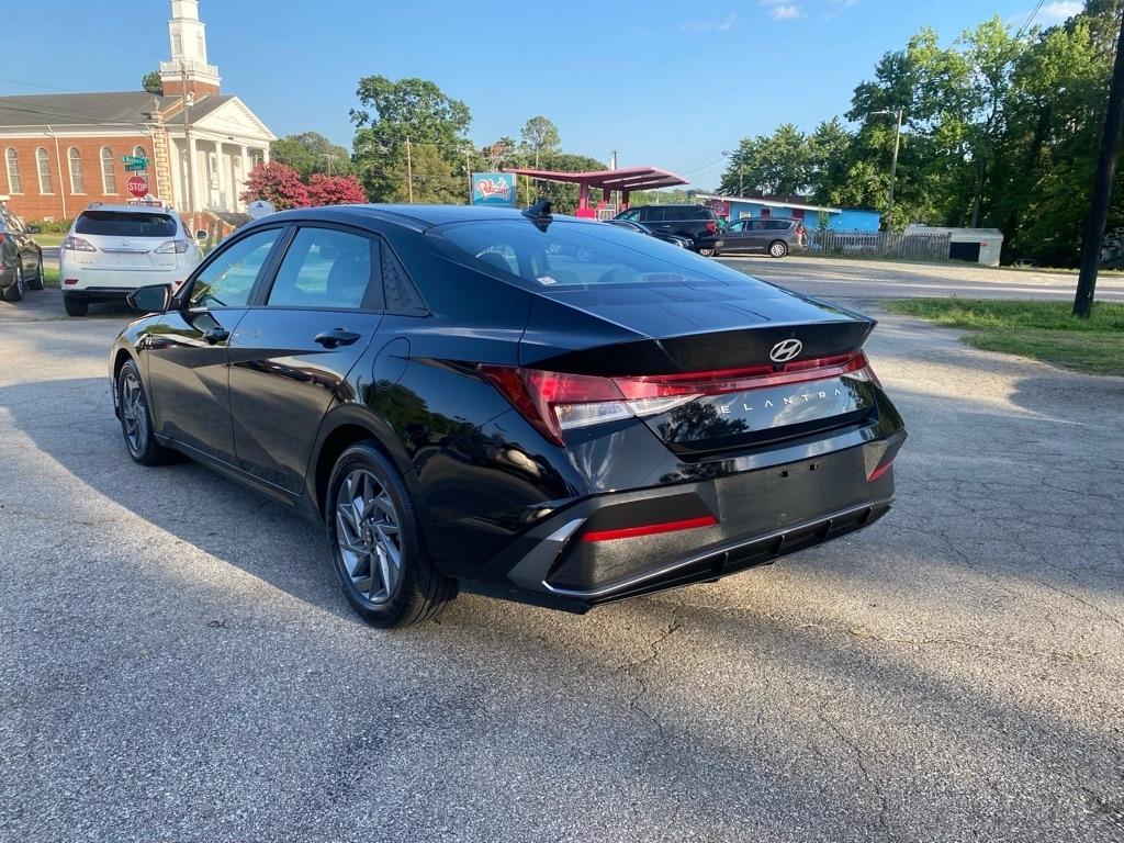 Hyundai Elantra  2024