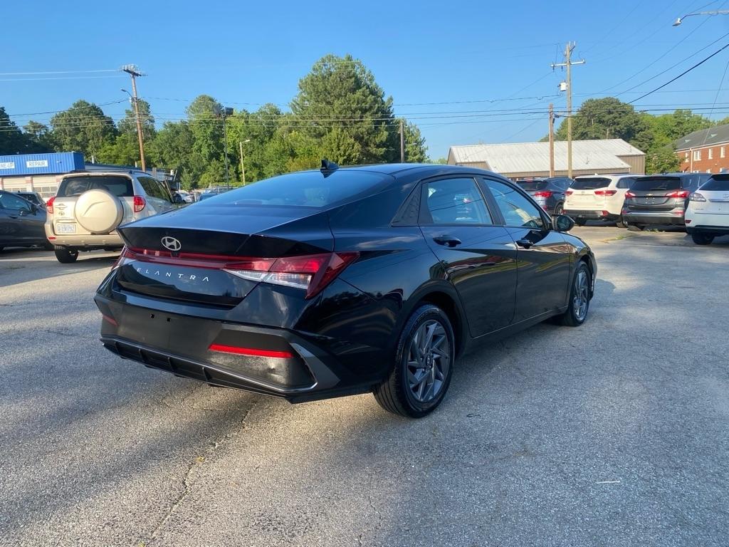 Hyundai Elantra  2024
