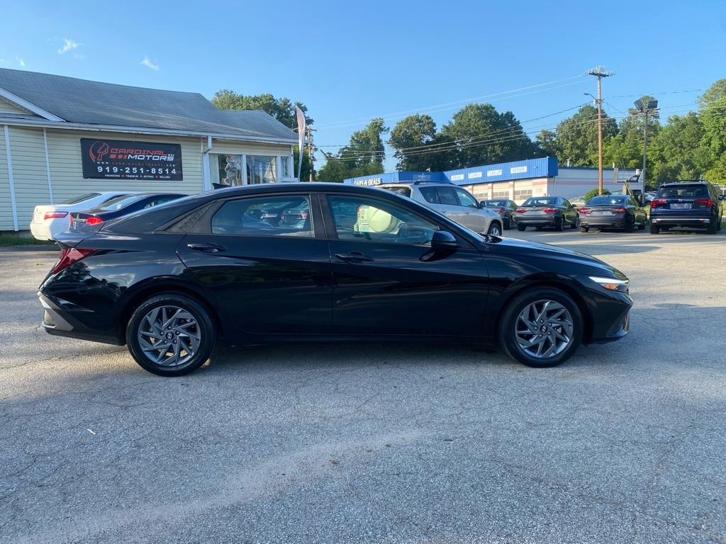 Hyundai Elantra  2024