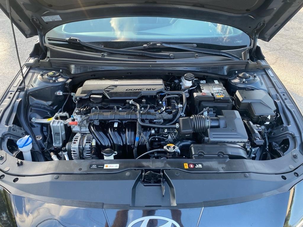 Hyundai Elantra  2024