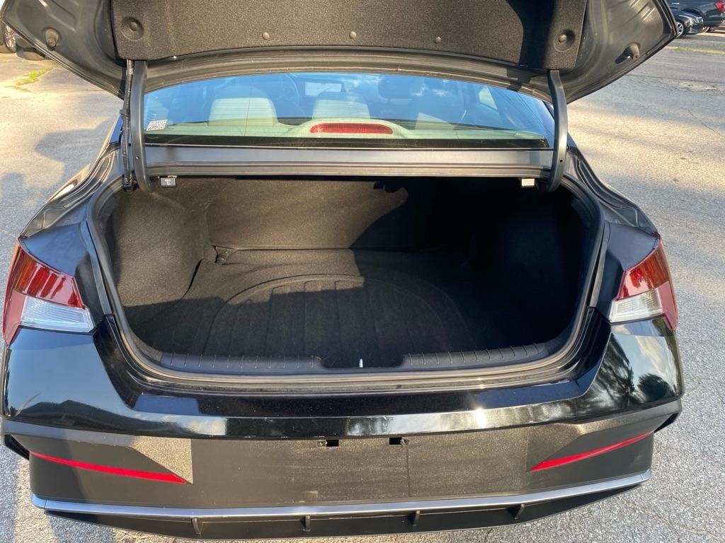 Hyundai Elantra  2024