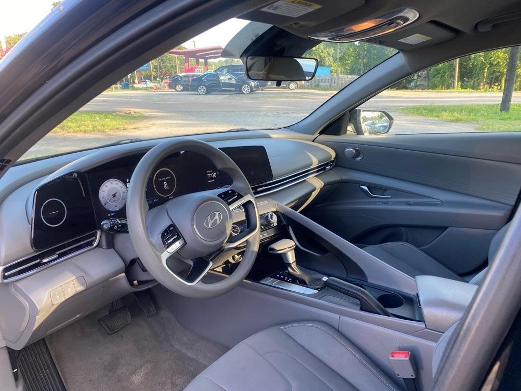 Hyundai Elantra  2024